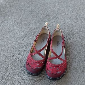 JAMBU SIZE 9 MEMORY FOAM RED FLORAL CUT OUT SHOE